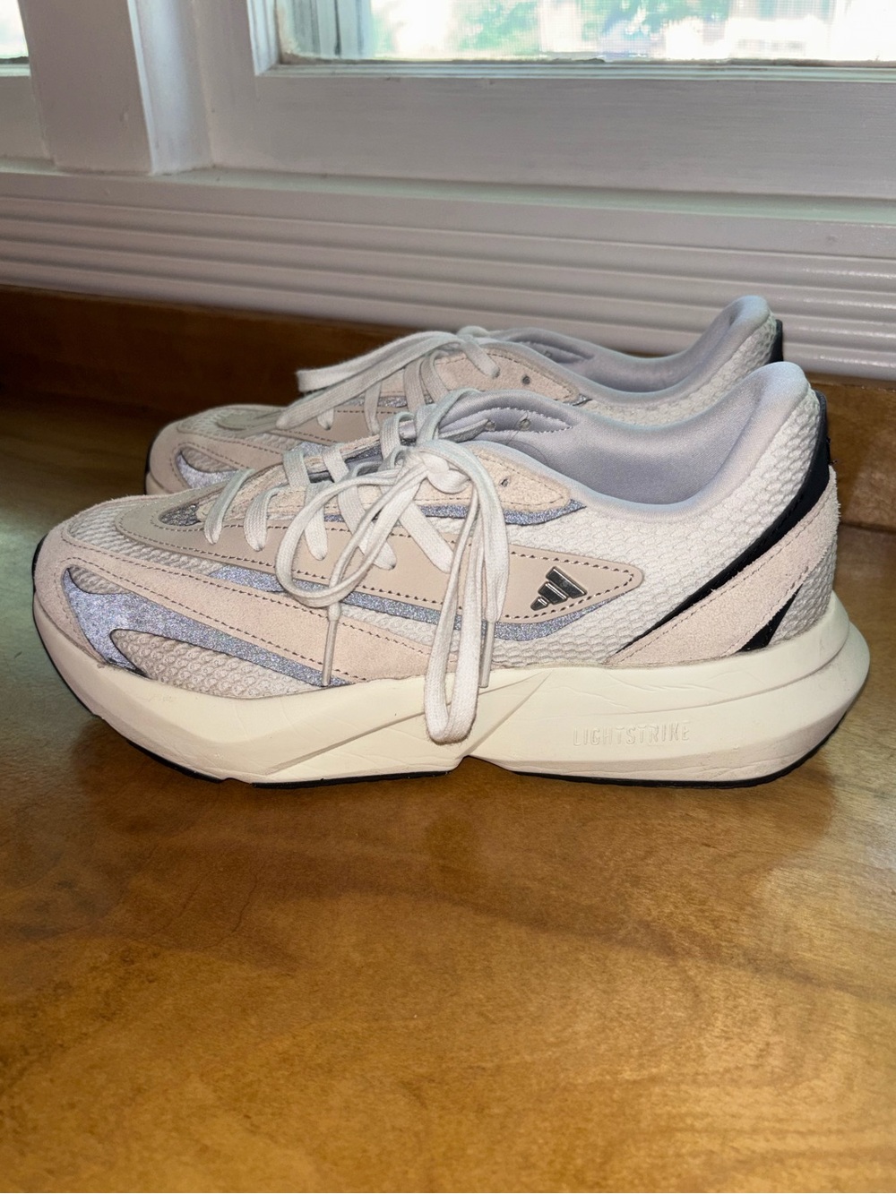 Adidas Women’s Shoes Size 8